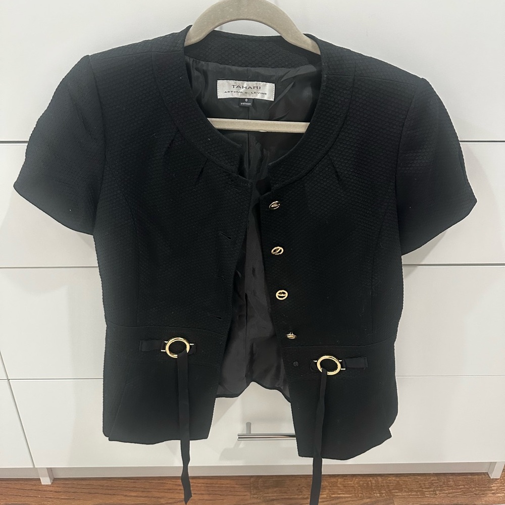 Tahari Skirt Suit Size 8 - Picture 2 of 7